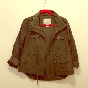 Fitted adjustable waist utility jacket